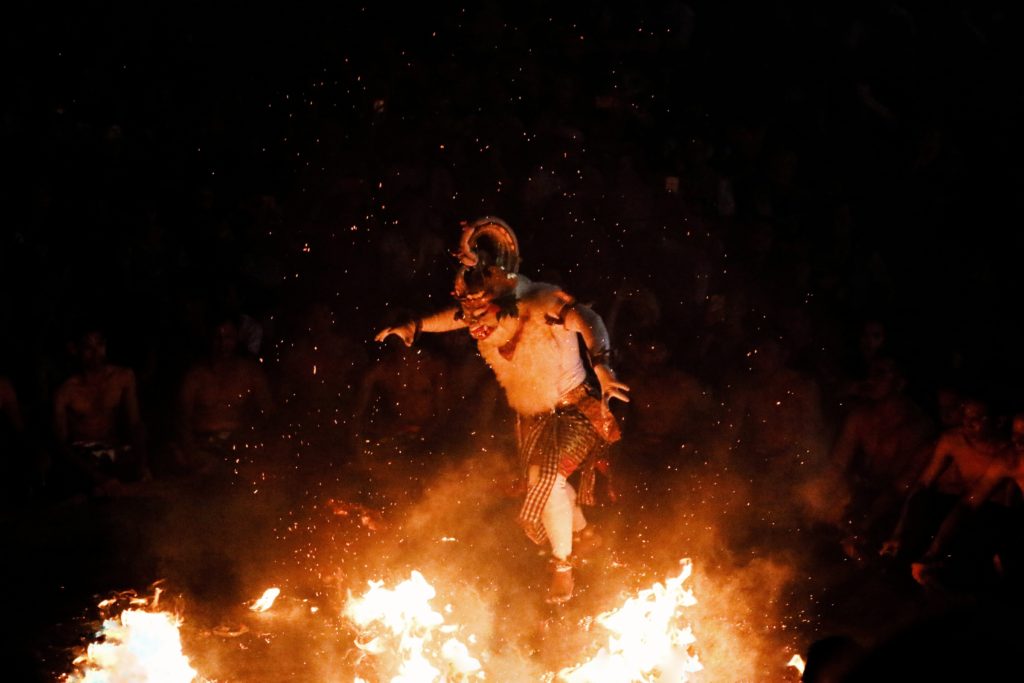 Templul Uluwatu și mersul pe foc, Uluwatu, Bali, Indonezia