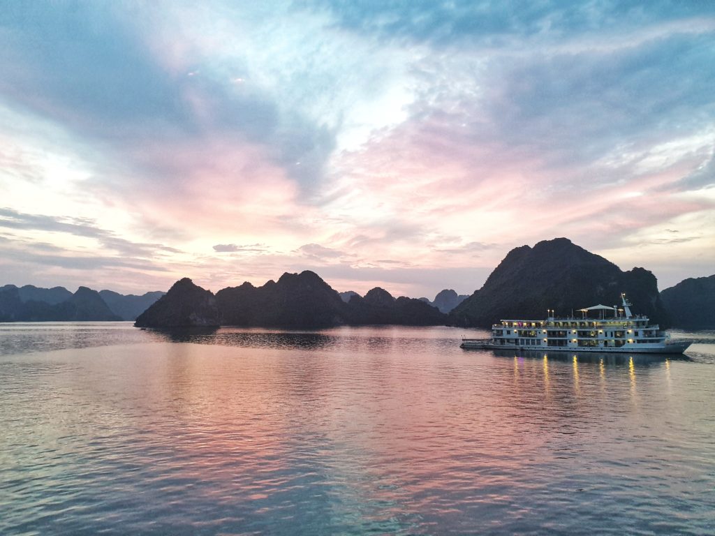 Paradise Luxury Cruise, Ha Long Bay, Vietnam